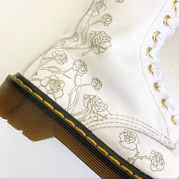 Dr. Martens RARE wedding 1c57 rose etched tall 14 hole ribbon laced boots - Picture 7 of 16